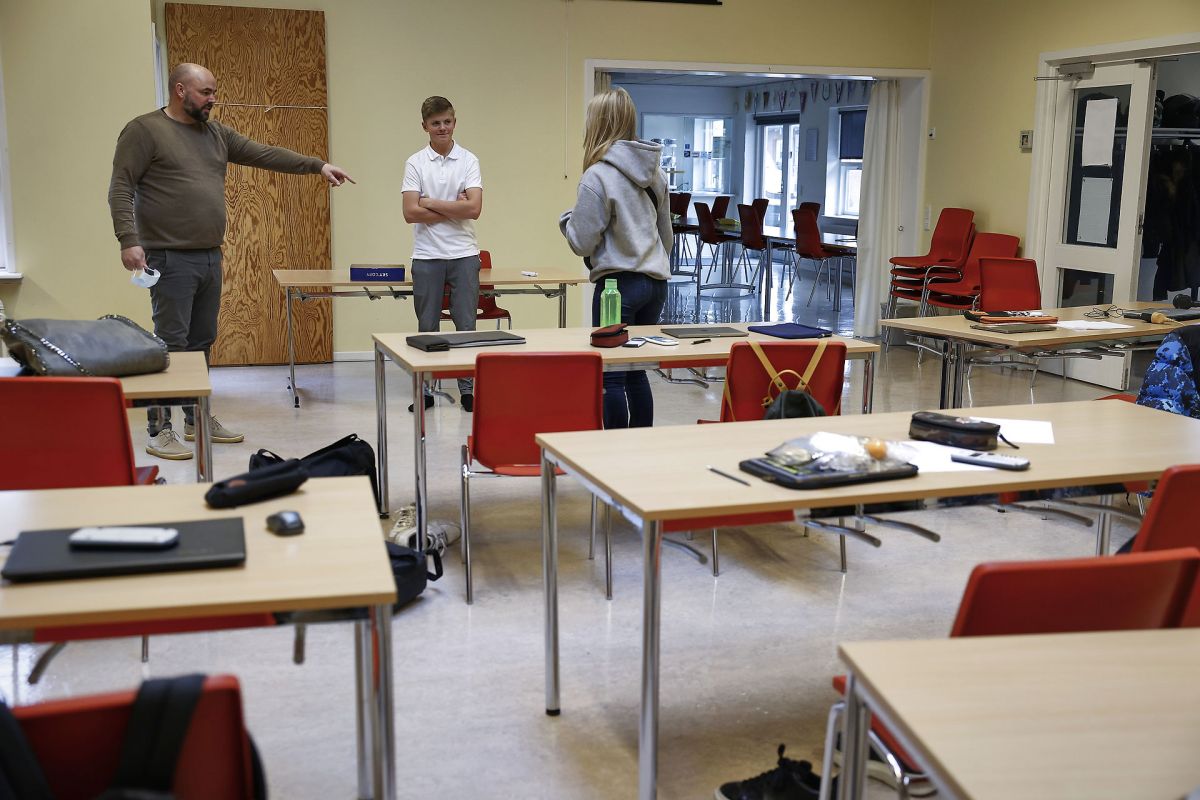 På grund af skærpede corona-restriktioner er der brug for ekstra lærerkræfter i de nordjyske skoler. Fotoet her er fra Tolstrup-Stenum Friskole i nærheden af Brønderslev.