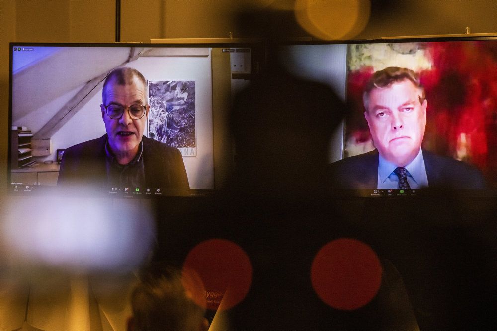 Fødevareminister Mogens Jensen (S) og faglig direktør i Statens Serum Institut Kåre Mølbak deltog på et virtuelt pressemøde i sidste uge, hvor regeringen meldte ud, at alle mink skal slås ned.