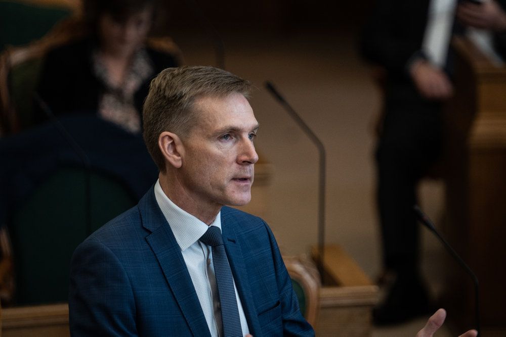 Kristian Thulesen Dahl (DF) og borgerlige partier kræver fødevareminister Mogens Jensens (S) afgang.