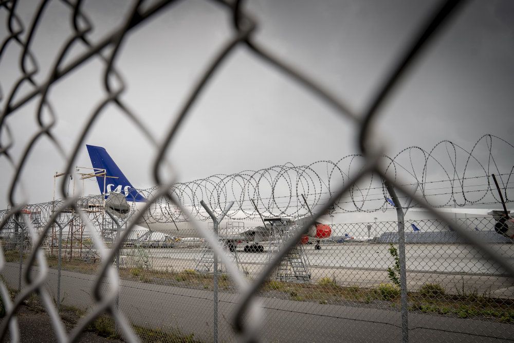 Udenrigsministeriet fraråder stadigvæk ikke-nødvendige rejser til alle verdens lande. Enkelte norske regioner har lavt smittetryk, men alligevel er hele Norge orange, fordi der er karantæne for rejsende fra Danmark og Færøerne.