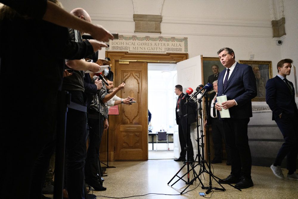 De blå partier ønsker fødevareminister Mogens Jensens (S) afgang, mens Enhedslisten siger, at partiet "på ingen måde" kan garantere, at han kan blive siddende på sin post. (Arkivfoto)