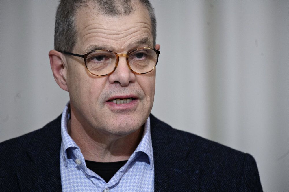 Faglig direktør i Statens Serum Institut Kåre Mølbak anbefalede allerede i september, at ansatte på minkfarme og deres pårørende skulle gå i social isolation for at undgå, at coronasmitte på minkfarme bredte sig. Men opfordringen blev aldrig fulgt. Og to måneder senere lukkede statsminister Mette Frederiksen (S) Nordjylland ned.