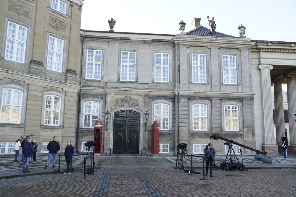 Statsminister Mette Frederiksen (S) præsenterer ændringer i regeringen for dronning Margrethe på Amalienborg.