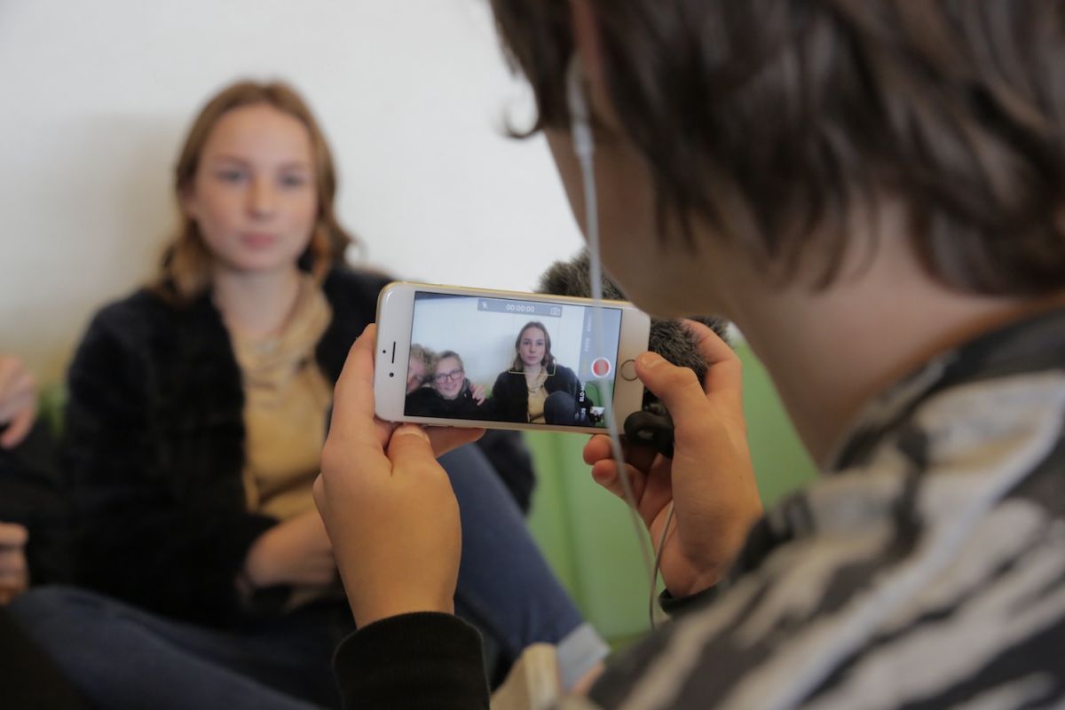 POV-projektet er udviklet under kulturaftalerne og det er en metode til undervisning i produktiv læring med film, som skolelærere selv kan bruge uden hjælp udefra, og som de kan være med til at udbrede til andre lærere.