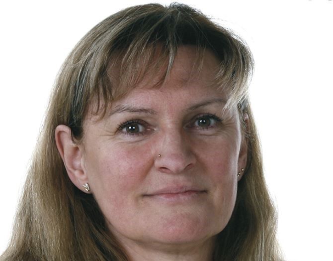 Laila Sortland fra Syddjurs Kommune er som det seneste byrådsmedlem gået fra Dansk Folkeparti. Generelt har DF'erne lokalt svært ved at finde optimismen frem forud for KV21.