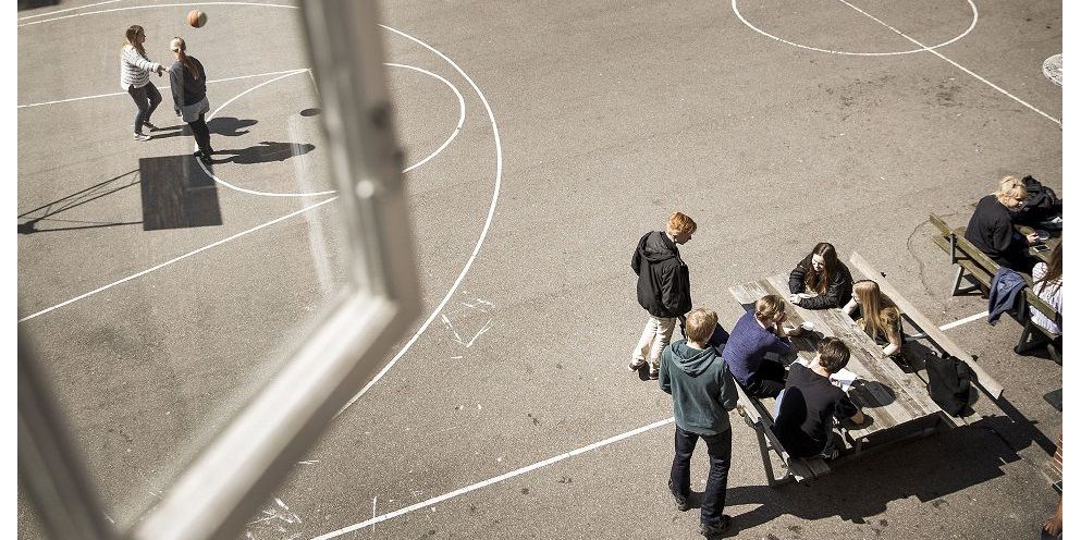 Skoler og ungdomsuddannelser skal være ekstra opmærksomme de næste to uger. Undervisere og andre kommunale ansatte skal henvende sig til politiet, hvis de bliver udsat for trusler. (Arkiv)