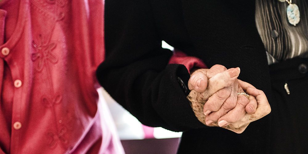 En samlet rød blok har sat rammerne for de tre kommuner, som bliver stillet fri fra en lække række regler og love på ældreområdet de næste tre år som en del af de nye frikommuneforsøg. Blandt andet kan kommunerne tilbagerulle det frie valg for de ældre.