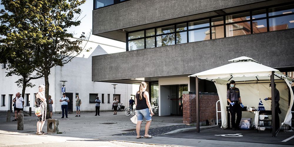 Ved rådhuset i Nyborg Kommune blev der i sommeren opstillet ekstraordinære testfaciliteter, hvor kommunens borgere kunne blive testet. Inde bag murene sidder borgmester Kenneth Muhs (V) med en forventning om, at kommunen stadig vil blive kompenseret fuldt ud for sine merudgifter til covid-19 i 2020.