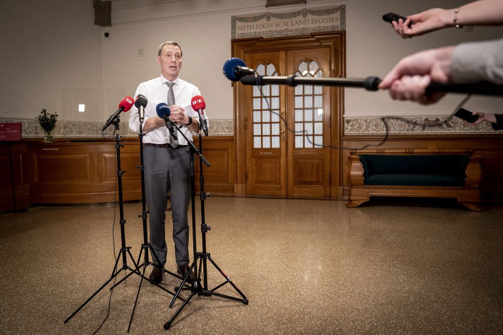 Justitsminister Nick Hækkerup (S) taler med pressen efter hasteforespørgslen om beslutningsprocessen bag den landsdækkende aflivning af mink, hasteforespørgslen finder sted i Folketingssalen på Christiansborg i København, onsdag den 25. november 2020.. (Foto: Mads Claus Rasmussen/Ritzau Scanpix)