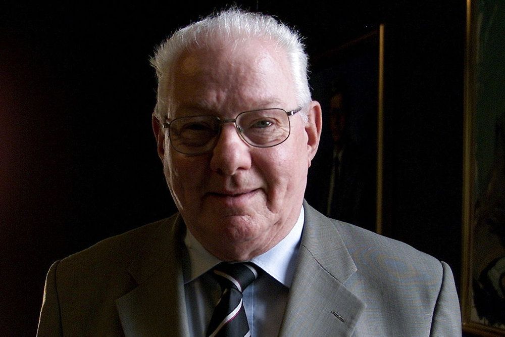Tidligere trafikminister Kaj Ikast er torsdag død, 84 år gammel. Her ses han i 2003. (Arkivfoto)