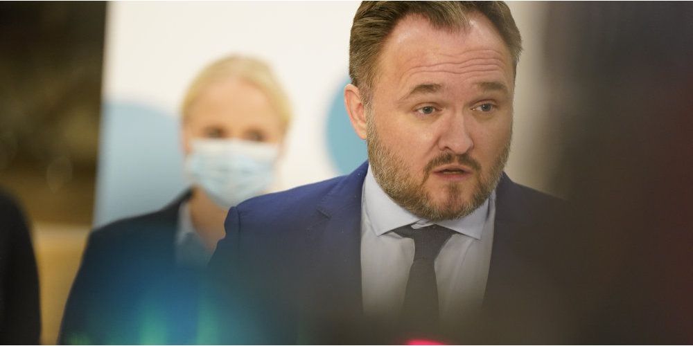 Et flertal i Folketinget er enige om at stoppe for det danske olie- og gaseventyr i Nordsøen i 2050. Aftalen blev præsenteret i Klimaministeriet torsdag aften af klimaminister Dan Jørgensen (S).