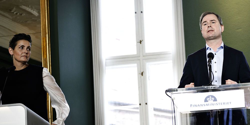 Mens finansminister Nicolai Wammen (S) udtrykte forståelse for fattige kommuner, som har svært ved at hæve deres meget lave normeringer i daginstitutionerne, så mente SF's Pia Olsen Dyhr, at kommunerne selv var skyld i problemet,fordi de har prioriteret især erhvervsområdet højt.