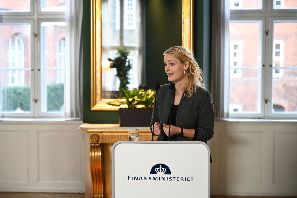 Enhedslistens Pernille Skipper fremhæver flere ansatte i ældreplejen, som et vigtigt punkt for Enhedslisten i den kommende finanslovsaftale. Konkret afsættes der penge til 1000 ekstra ansatte i ældreplejen.