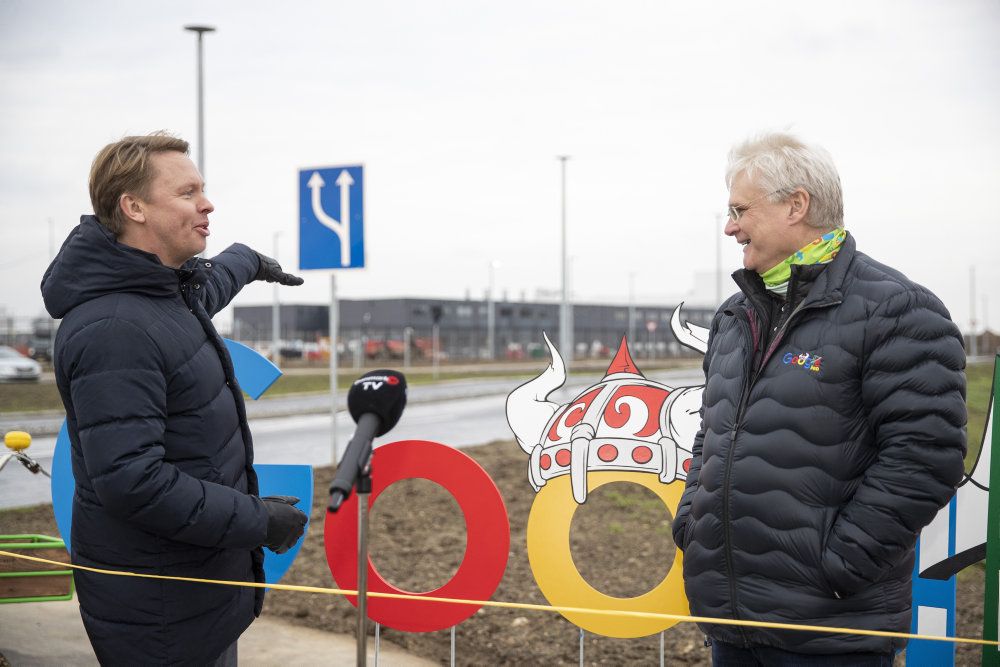 Jacob Bjerregaard (t.v.), der er S-borgmester i Fredericia, stopper som borgmester med udgangen af januar, oplyser han på Facebook. Jacob Bjerregaard, der blev borgmester i januar 2014, har fået et nyt job i kommunikationsbureauet Advice. (Arkivfoto).
