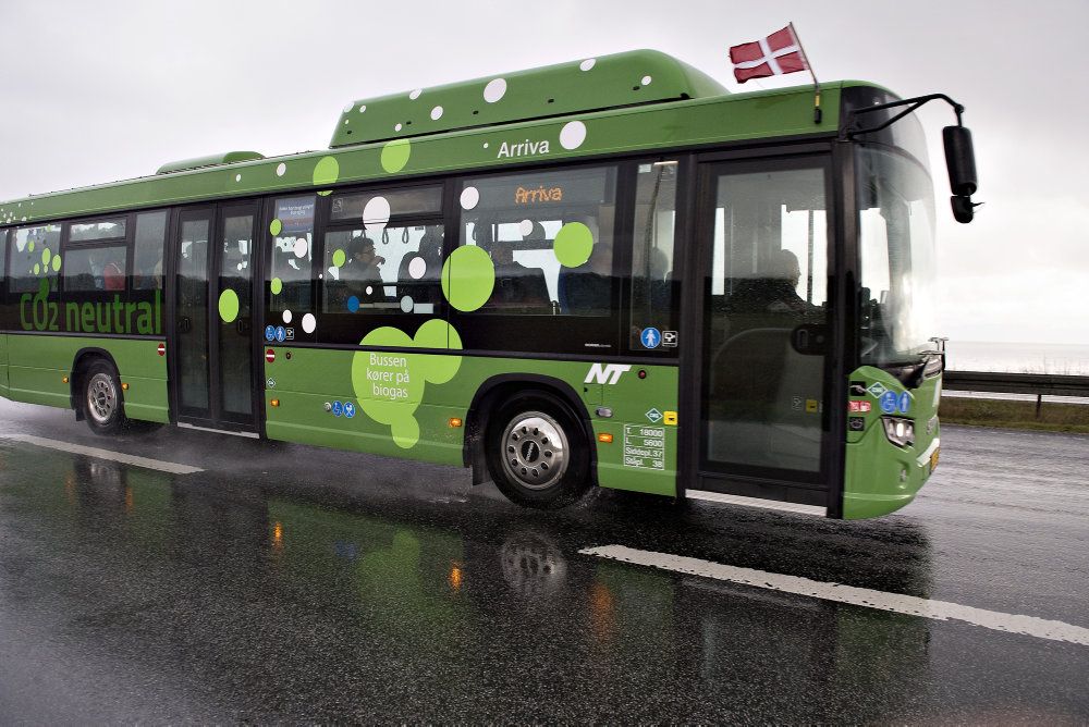 I flere kommuner kører der allerede busser rundt på biogas. Men det vil regioner og regering med ny aftale have til at blive endnu flere. Både busser og tog skal ifølge aftale i fremtiden køre på grønne brændstoffer frem for diesel. (Arkivfoto)
