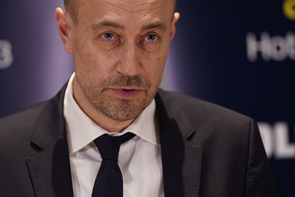 Sundheds- og ældreminister Magnus Heunicke meddeler på et pressemøde torsdag i Eigtveds Pakhus, at hurtigtest skal tages i brug i Danmark. Der er behov for at teste mange og hurtigt i både december, januar og februar, lyder det.