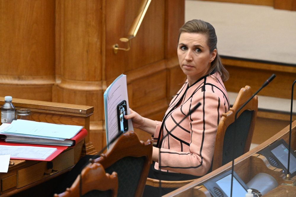 Statsminister Mette Frederiksen (S) var torsdag i Folketingssalen for at diskutere modtagecentre uden for EU.
