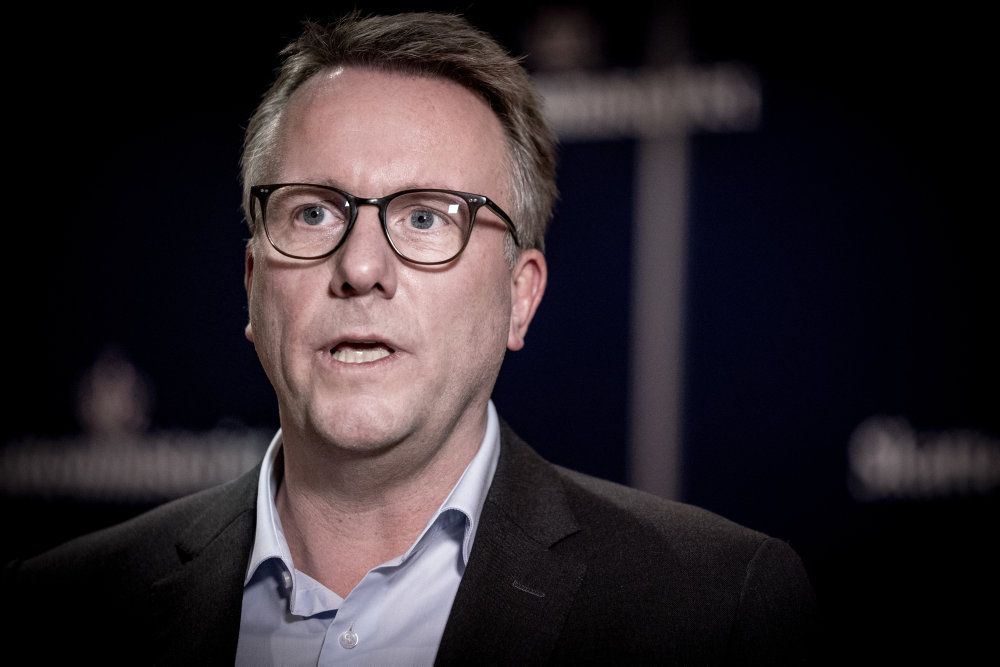 Fungerende finansminister Morten Bødskov (S) kan konstatere, at dansk økonomi ikke er blevet ramt så hårdt af coronakrisen, som man tidligere havde forventet.