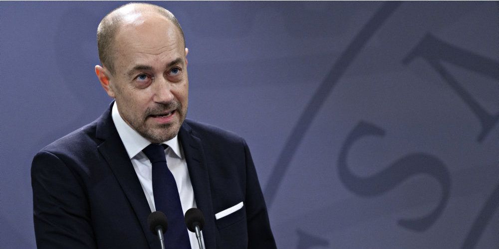 Sundhedsminister Magnus Heunicke (S) vil senere torsdag formentlig fortælle, at yderligere kommuner bliver underlagt de udvidede coronarestriktioner, der siden onsdag har været indført i 38 kommuner. (Arkiv) -