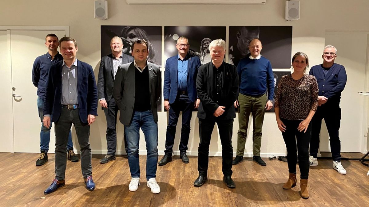 Fra venstre: Søren Eskildsen, Smukfest, Thomas Kastrup Larsen, Borgmester Aalborg kommune, Thomas Breddam, Borgmester Roskilde Kommune, Frands Fischer, Borgmester Skanderborg Kommune, Henrik Frandsen, Borgmester Tønder Kommune, Lars Charlie Mortensen, Jelling Festival, Jens Ejnar Christensen, Borgmester Vejle Kommune, Kirstine Uhrbrand, Tønder Festival & Peter Møller Madsen, Nibe Festival. Signe Lopdrup, Roskilde festival er også del af netværket, og deltog  via Teams.