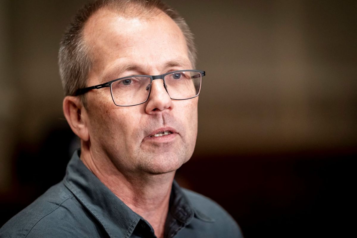 "En forudsætning for at frisætte kommunerne er jo, at man både afgiver regler, men også nogle af de rettigheder, der er på området," siger ældreordfører Peder Hvelplund (El) til Altinget.