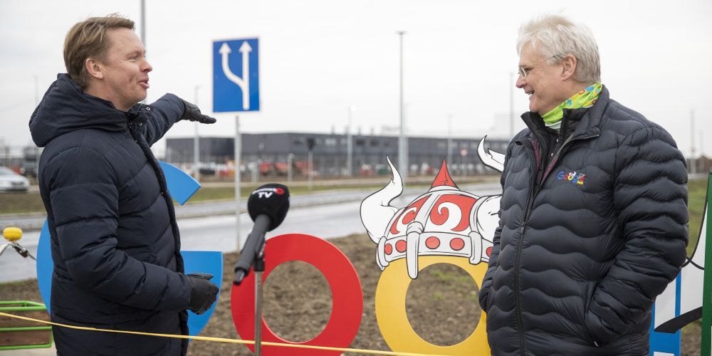 Eks-borgmester i Fredericia Jacob Bjerregaard (t.v.) bliver et dyrere og dyrere bekendtskab for kommunen.