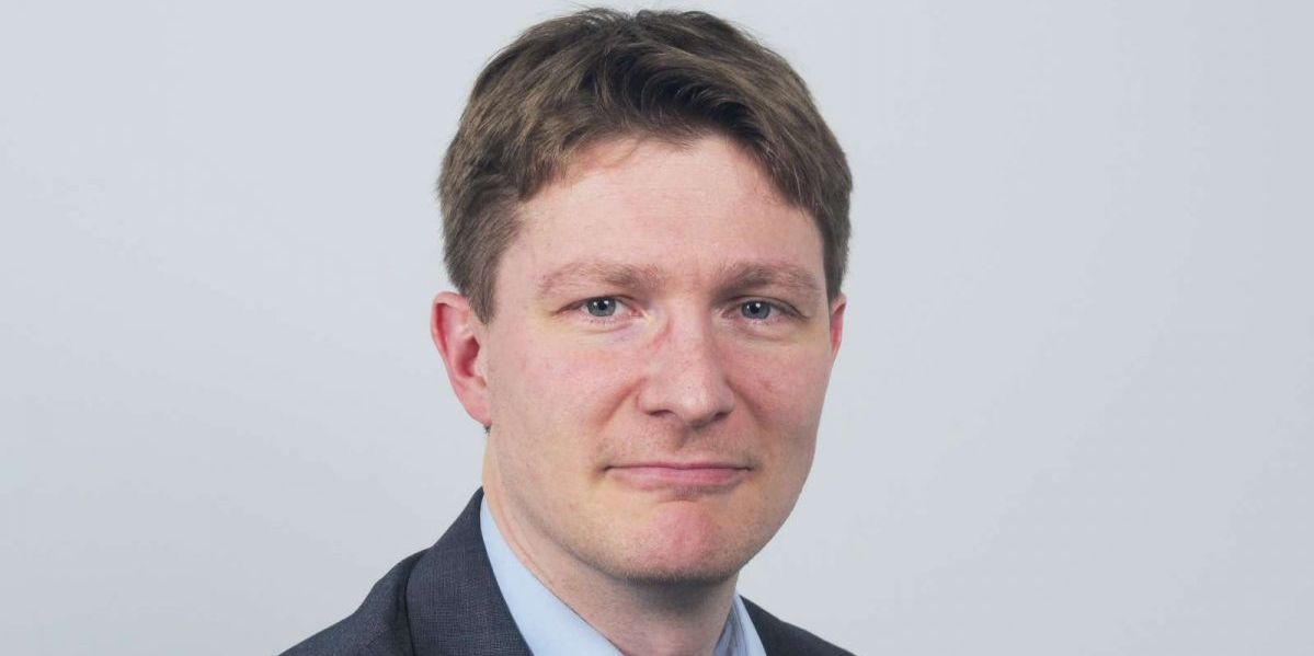 Formand for arbejdsmarkedsudvalget i Silkeborg, Venstres Morten Dalgaard Høgh, er godt tilfreds med finanslovens håndsrækning til ledige, der vil uddanne sig som social- og sundhedsassistenter.
