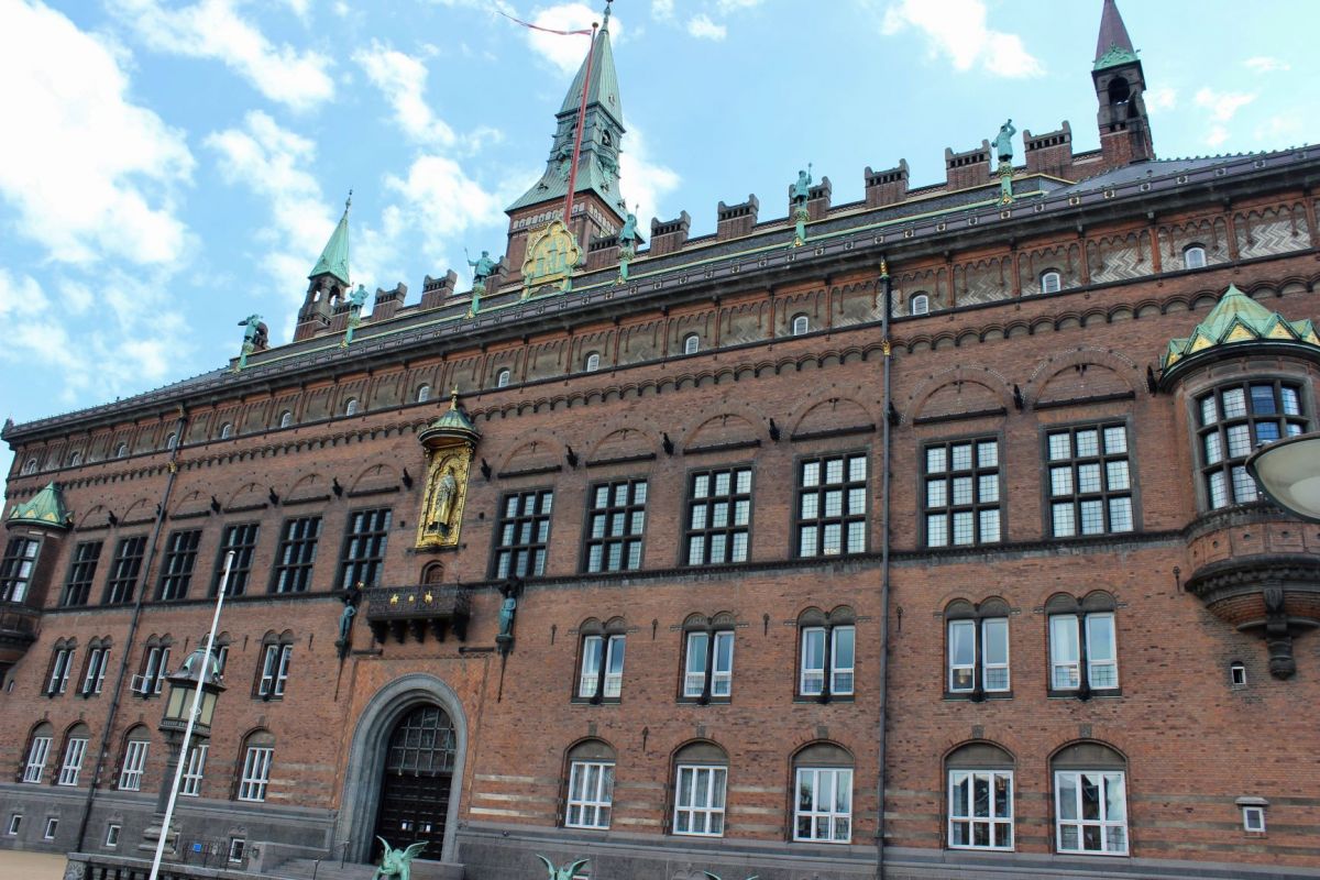 Det bliver kaldt 'skandaløst', når Københavns Kommune ikke formår at betale sine leverandører til tiden.
