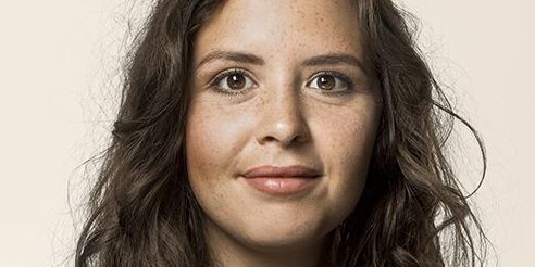 "Det er ikke nok kun at lave hjælpepakker til arbejdspladserne. Vi skal også sikre, at der er hjælpepakke til dem, der har mistet deres arbejde, og til dem, der har endnu sværere ved at få arbejde i den nuværende situation," sagde Enhedslistens erhvervs- og beskæftigelsesordfører Victoria Velásquez i forbindelse med tidligere forhandlinger om hjælpepakker.