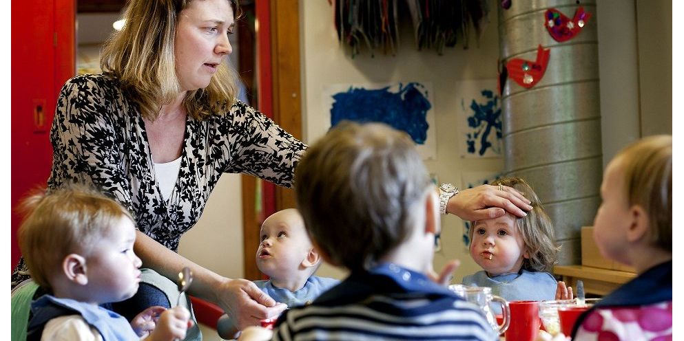 To måneder længere i vuggestue omringet af voksne. Det er godt for barnets udvikling, mener Odenserådmand, der vil bruge velfærdspenge fra regeringen til formålet. (Arkiv)