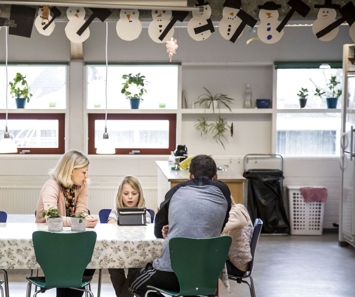 Mange af pædagogmedhjælperne arbejder som vikarer. Og generelt bliver der ifølge FOA flere løstansatte i kommuner og regioner.