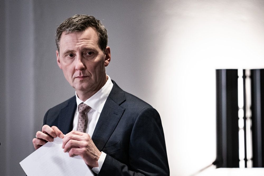 Regeringen møder modstand til forslag om at skulle bruge mundbind i det offentlige rum generelt samt at kunne tvangsteste og tvangsisolere borgere. Det kommer bag på justitsminister Nick Hækkerup (S), som håber på et fremtidigt kompromis.