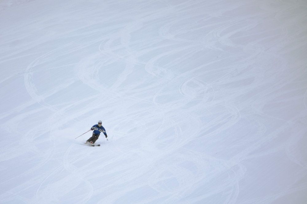 Borgmester Helmut Mall oplyser, at nogle udlændinge er lovligt i byen for at kunne arbejde som skiinstruktører, når skisæsonen begynder. Men de kom i november eller december og afventer situationen. (Arkivfoto).