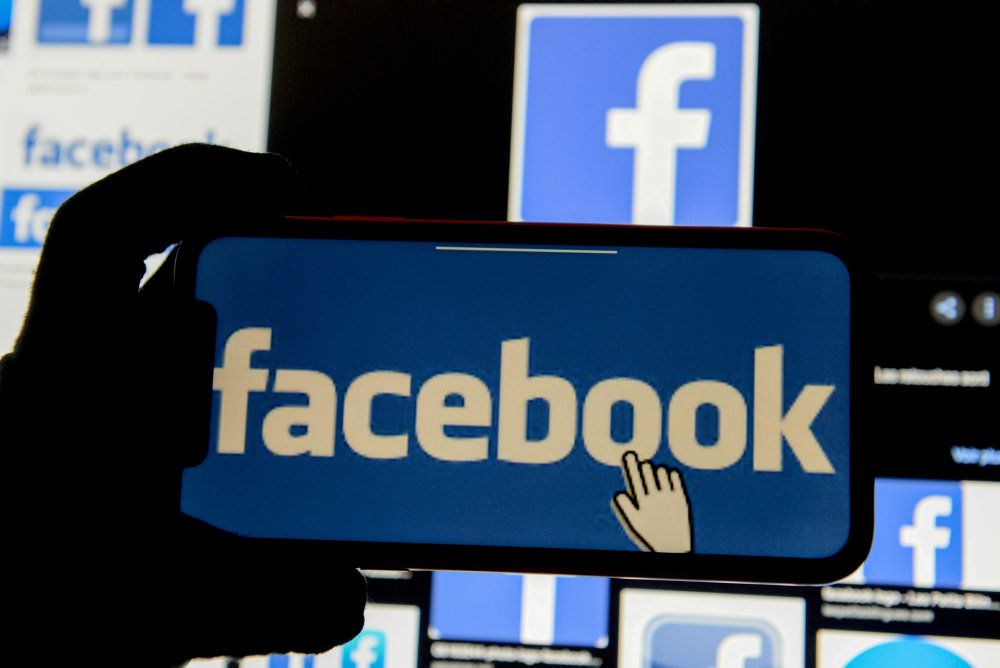 Facebook har fået kritik for manglende transparens i fjernelse af indhold. Nu har nyt råd omstødt en række beslutninger om sletninger af opslag. (Arkivfoto)