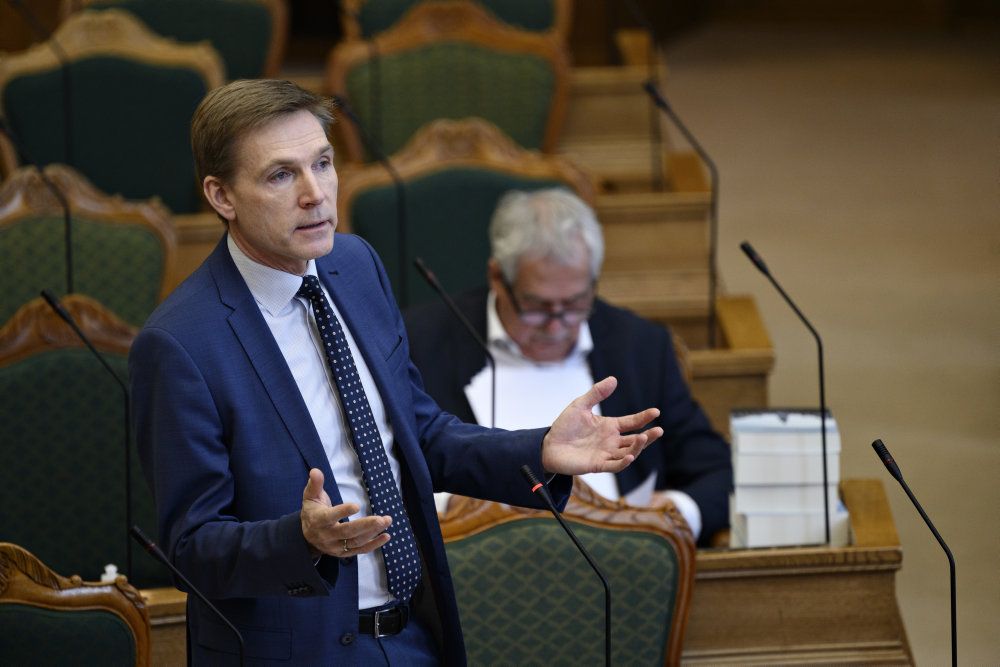 Kristian Thulesen Dahl (DF) håber, at regeringen vil inddrage Folketingets partier i et arbejde med skræddersy corona-restriktionerne, så der kan laves forskellige delvise genåbninger. Så vil han også gerne støtte kompenserende restriktioner andre steder. (Arkivfoto)