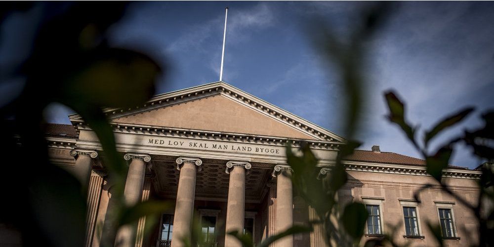 Det er op til de enkelte domstole at afgøre, om de vil aflyse eller udsætte ikke-hastende sager på grund af corona-situationen. (Arkiv)