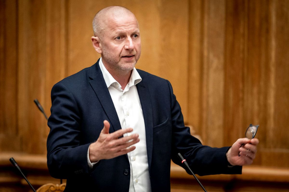 "I første omgang skal man gøre alt, hvad man kan, for at opspore smitten og afdække problemets omfang," siger Venstres sundhedsordfører, Martin Geertsen, til TV2 News.