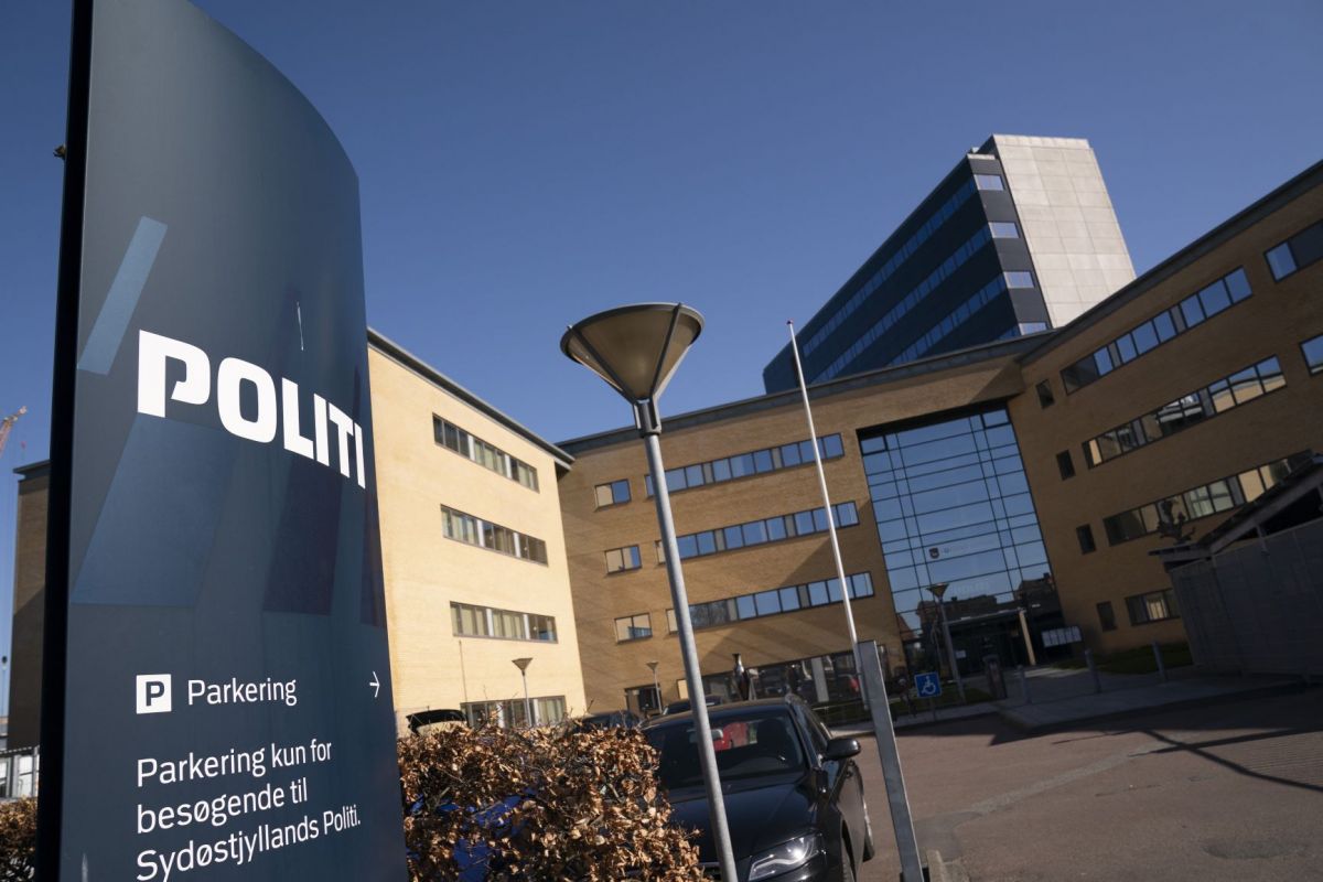 Anklagemyndigheden ved Sydøstjyllands Politi har anklaget en pædagogpraktikant i sag om dødsfald på bosted. Man vil have praktikanten straffet med bøde for uagtsomt manddrab.