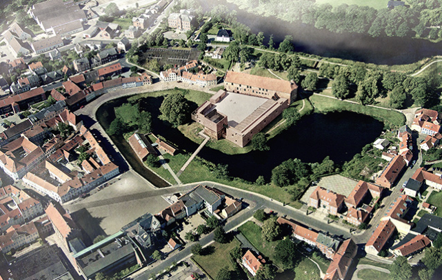 Projekt Nyborg Slot set i fugleperspektiv. Det færdige projekt skulle være med til at formidle danmarkshistorien i en nutidig kontekst, og den restaurerede vestfløj og den nye udstillings- og formidlingsbygning ville give et stort løft til fortællingen om Nyborg Slot. Sådan skriver Slots- og Kulturstyrelsen på sin hjemmeside.