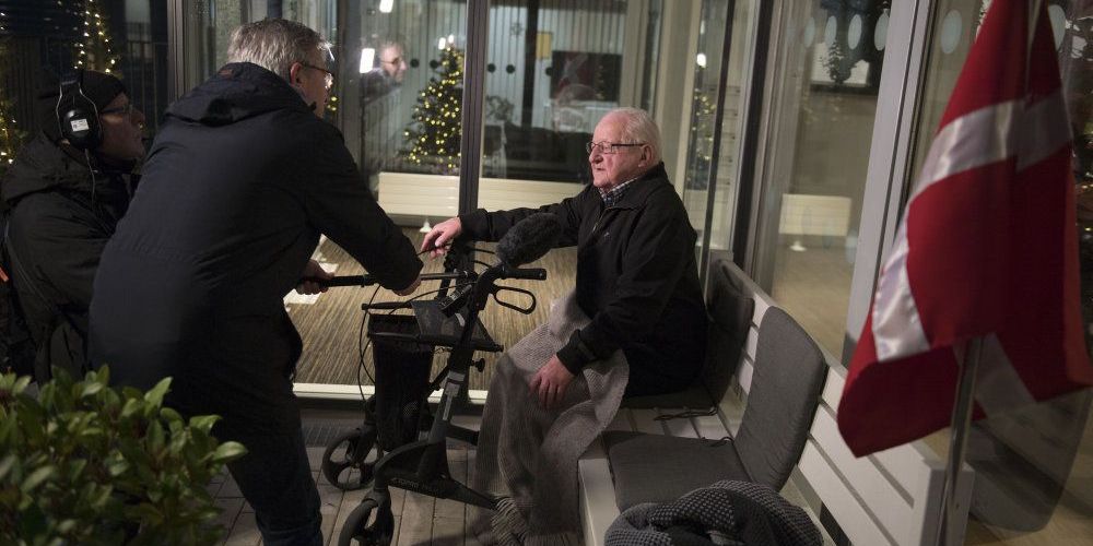 92-årige Chresten Baisgaard blev som den første nordjyde prikket med coronavaccinen søndag 27. december. Det skete på plejehjemmet Birkebo, hvor han bor. (Arkiv)