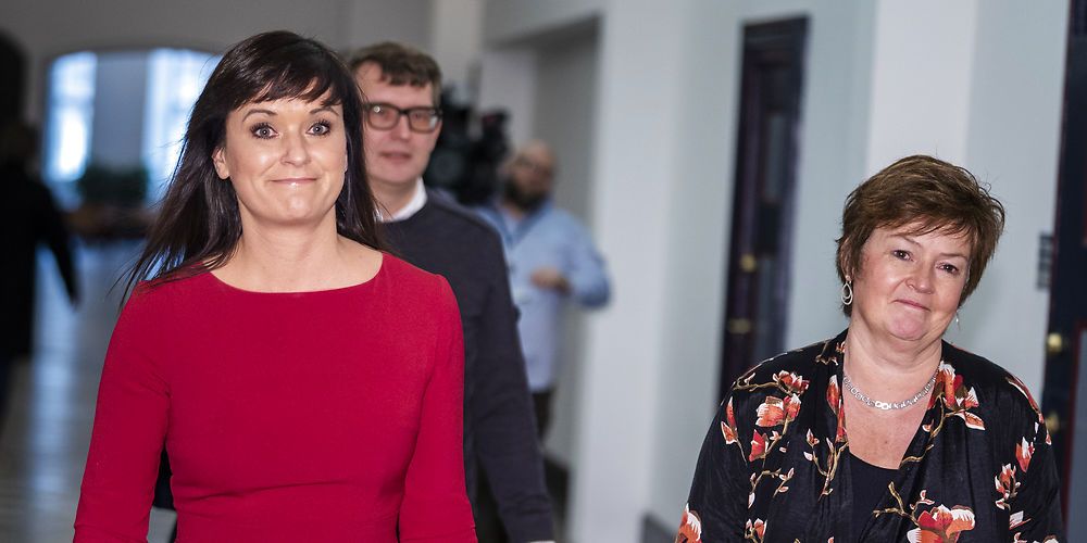 Venstre giver sit forslag om frikommuneforsøg tyngde ved at forslagsstillerne udover partiets kommunalordfører Anni Matthiesen (V) også tæller politisk ordfører Sophie Løhde (V), finansordfører Troels Lund Poulsen (V), Hans Andersen (V), Marlene Ambo-Rasmussen (V) og Stén Knuth (V)