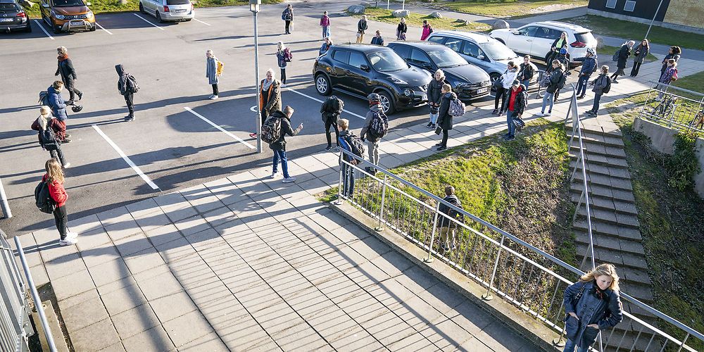 Tølløse Skole i Holbæk Kommune. Tidligere var skolen under en fælles ledelse sammen med fem andre skoleafdelinger, men nu har skolen igen fået egen ledelse og egen skolebestyrelse som en del af kommunens nye skolestruktur.