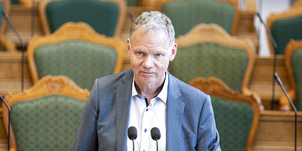 Dansk Folkeparti er ifølge kommunalordfører Jens Henrik Thulesen Dahl afvisende overfor Venstres vidtgående forslag til at udvide frikommuneforsøg, fordi det kan skade kvaliteten af den service, som borgerne får.