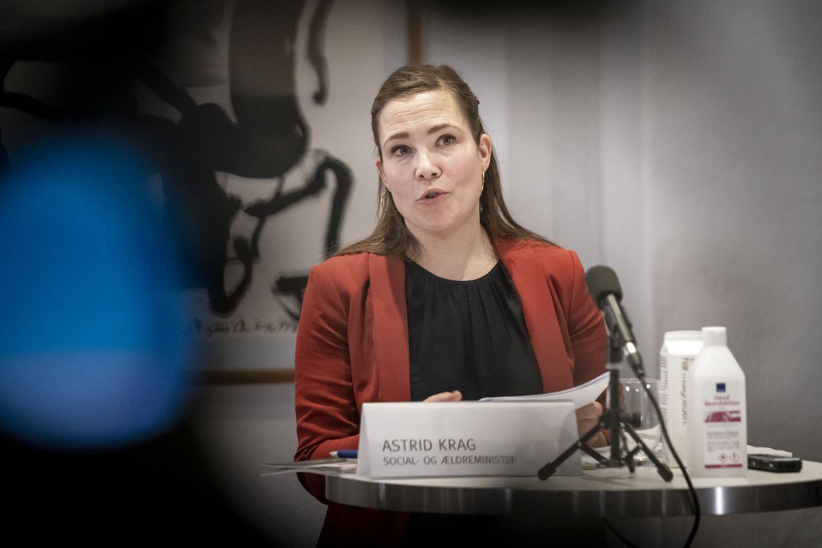 "Når de (bostederne, red.) lægger vagtplaner, så har de et ansvar for at tilrettelægge det, så det ikke er farligt for medarbejderne at gå på arbejde," fastslår social- og ældreminister Astrid Krag (S).
