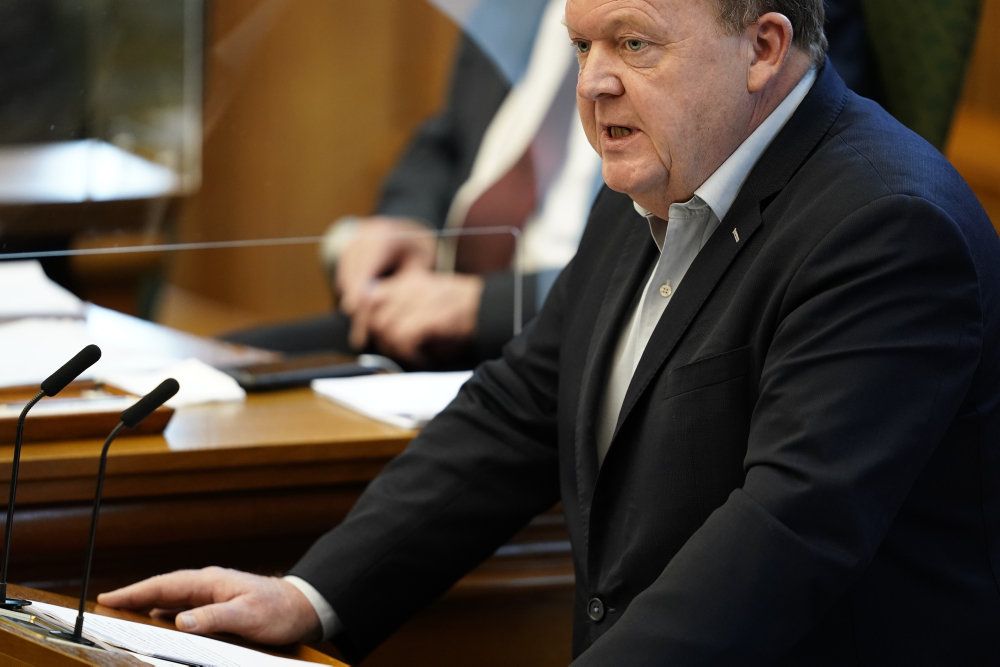 Møde i Folketingssalen. Det er det første af to møder tirsdag den 2. februar 2021. Det skyldes, at dette møde er afsat til sidste behandling af forslag til folketingsbeslutning om rigsretstiltale mod den tidligere udlændinge- og integrationsminister Inger Støjberg (V).