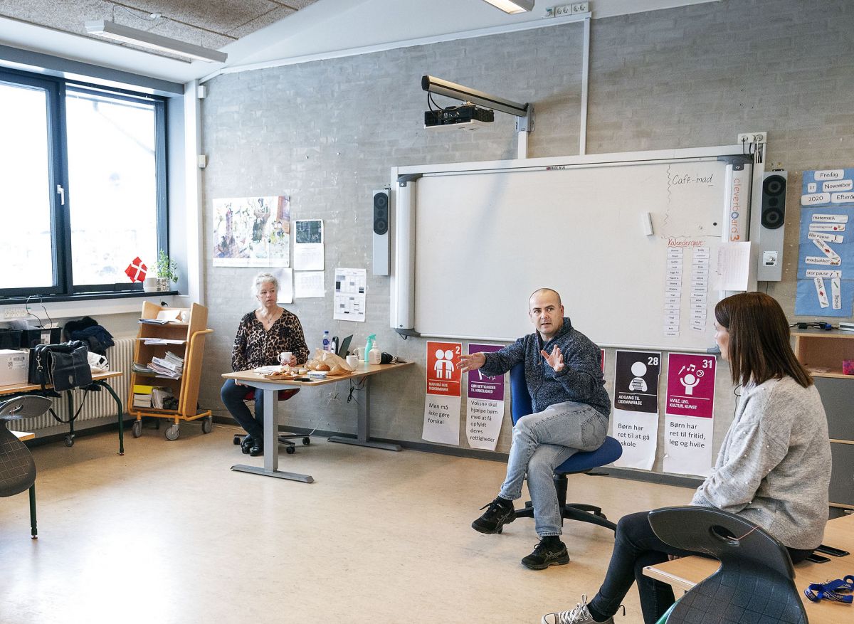 Lærere på Kildedamsskolen i Tølløse ved Holbæk mødtes i fredags for at gøre klar til at tage imod de yngste elever her mandag.