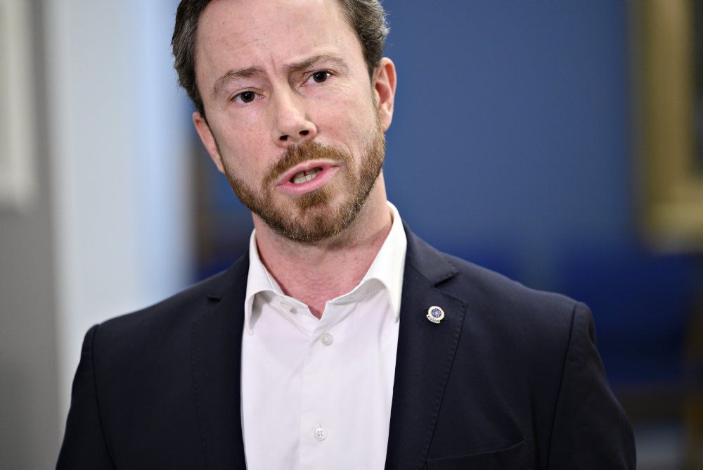 Venstres formand, Jakob Ellemann-Jensen, foreslår, at de ældste elever vender tilbage til skolen. (Arkivfoto)