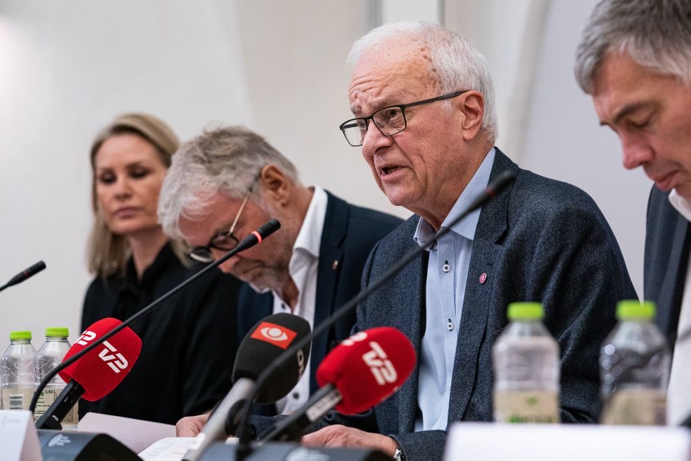 Statsrevisoreren Henrik Thorup (DF) taler til pressemøde.