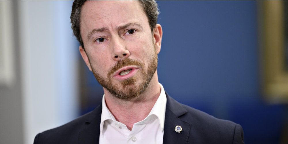 Venstres formand, Jakob Ellemann-Jensen, siger, at oppositionen blev smidt ud af forhandlingerne om en genåbning af Danmark. (Arkivfoto)