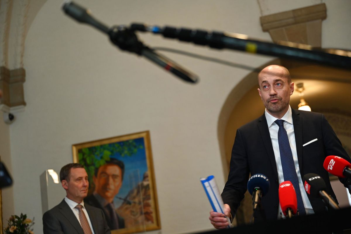 Sundhedsminister Magnus Heunicke (S) slår fast, at kommuner og myndigheder vil lukke områder meget hurtigt ned, når der igen - som i Kolding -kommer større lokale smitteudbrud.